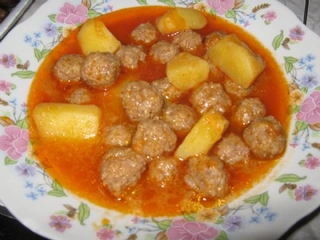 Bulgurlu Kıymalı Sulu Köfte Tarifi ve Malzemeleri